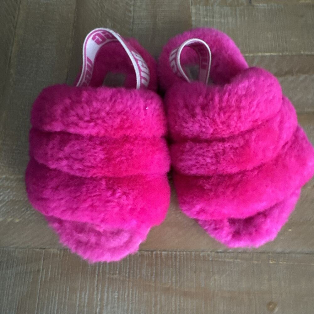 UGG Fluff Yeah Littlen kid's pink slide sandal logo strap size 8